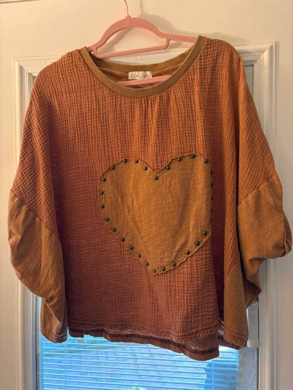 Women’s Rust Heart-Accent Pullover Top